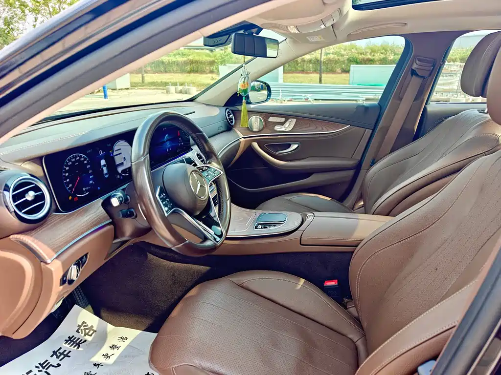 Mercedes-Benz E-Class — миниатюра 7