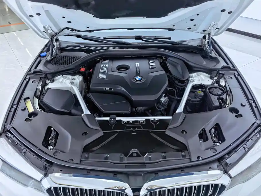 BMW 5 Series — миниатюра 10
