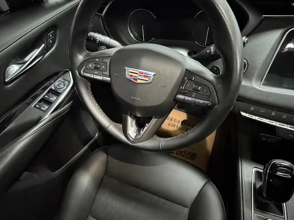 Cadillac XT4 — миниатюра 8