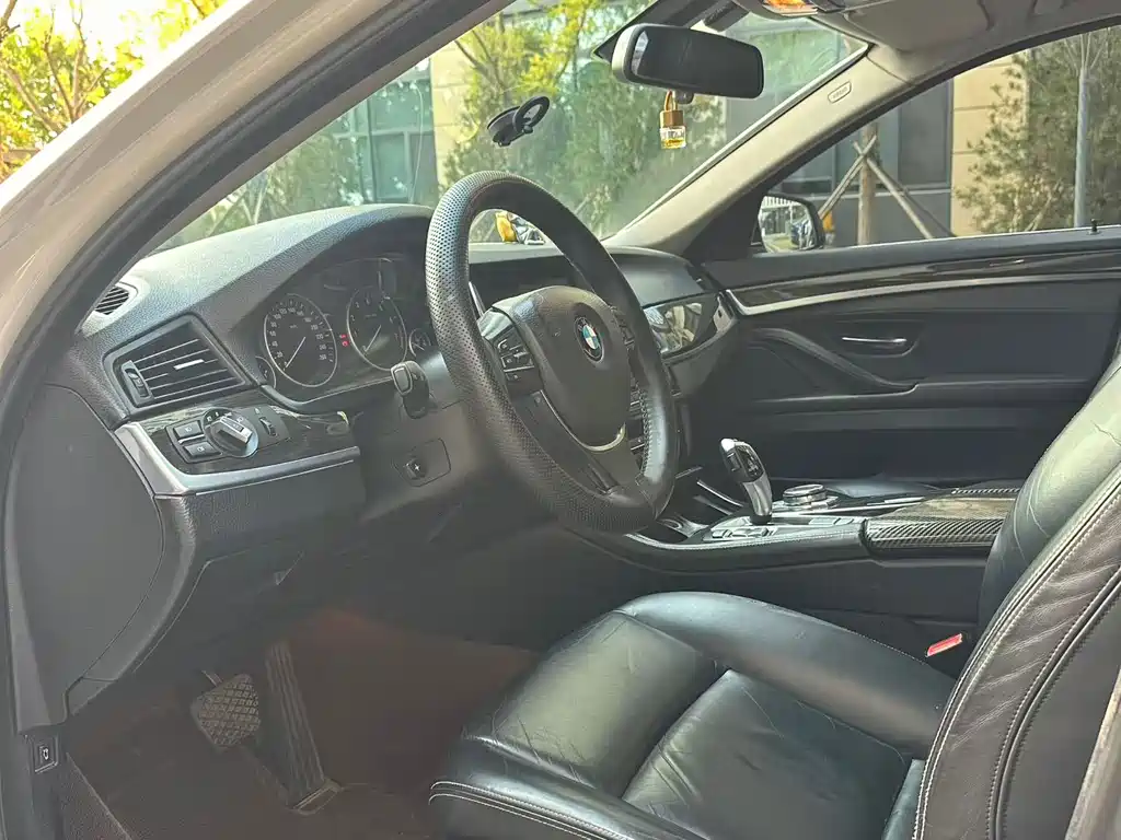 BMW 5 Series — миниатюра 4