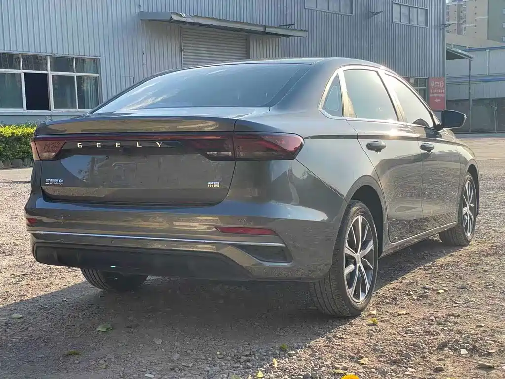 Geely Emgrand — миниатюра 9
