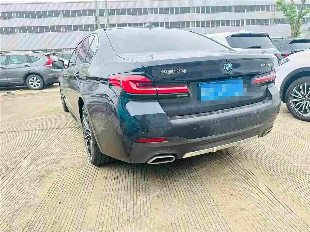 BMW 5 Series — миниатюра 4