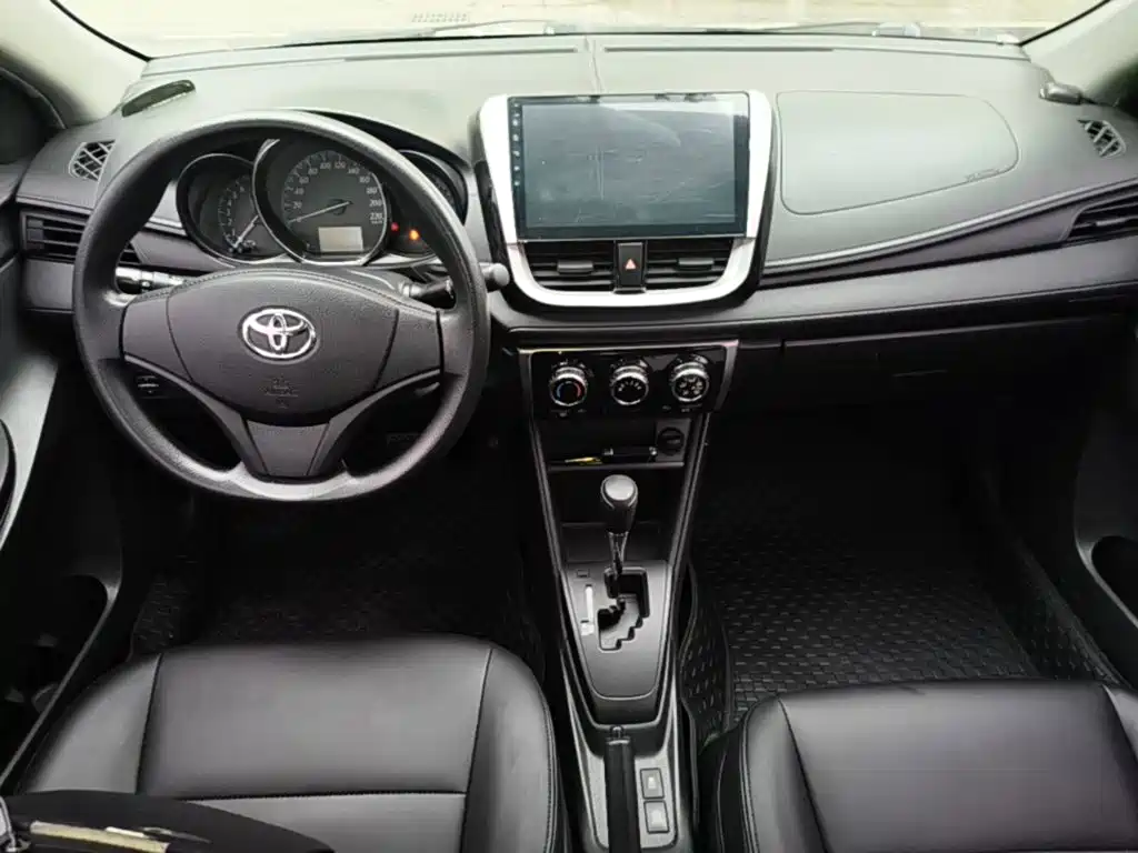Toyota Yaris L — миниатюра 10