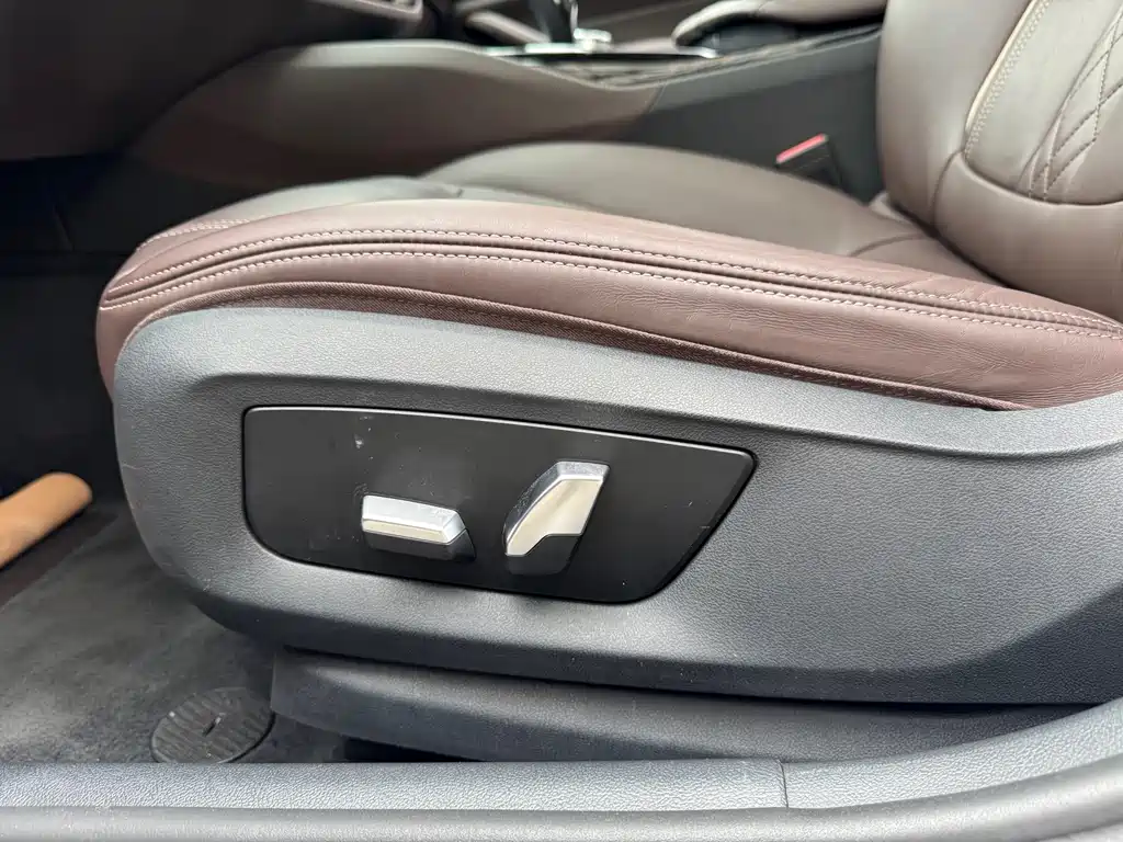 BMW 5 Series — миниатюра 13