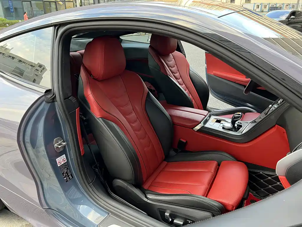BMW 8 Series — миниатюра 6