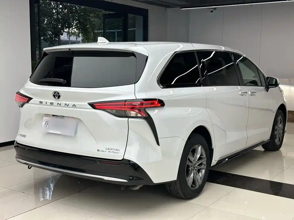 Toyota Sienna — миниатюра 14