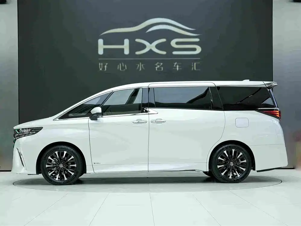 Toyota Alphard — миниатюра 3