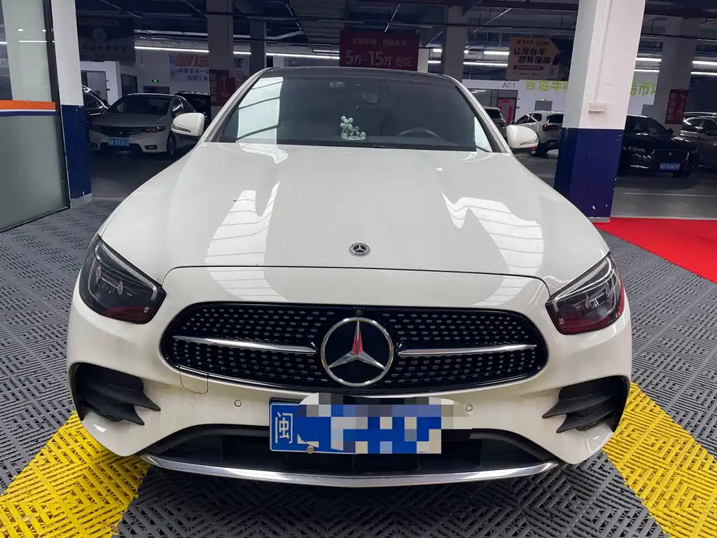 Mercedes-Benz E-Class — миниатюра 2