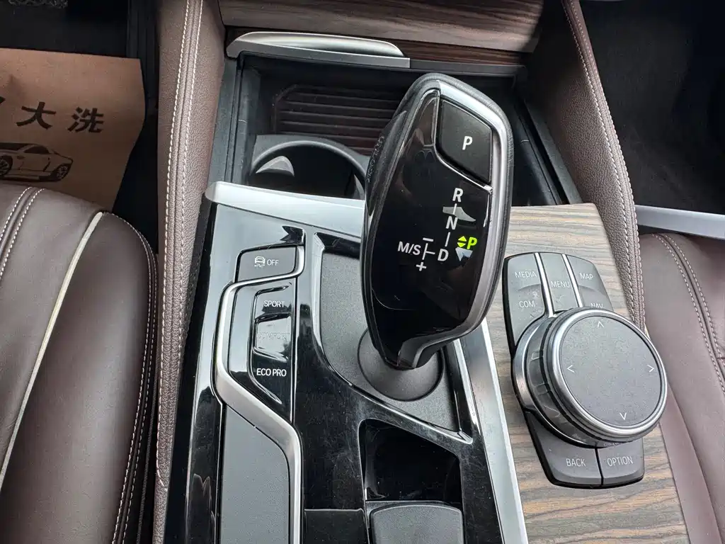 BMW 5 Series — миниатюра 32