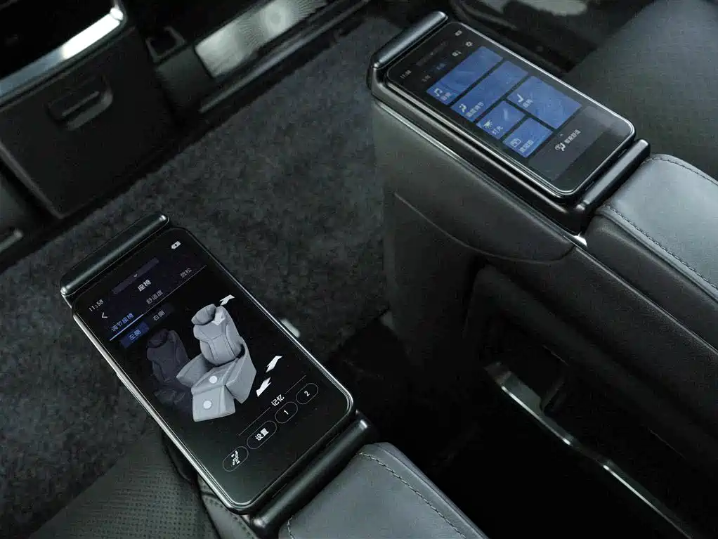 Toyota Alphard — миниатюра 18
