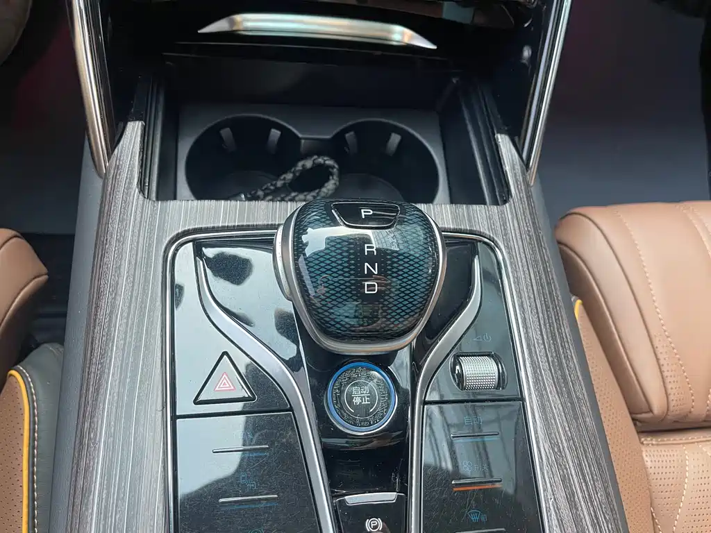 BYD Tang New Energy — миниатюра 33