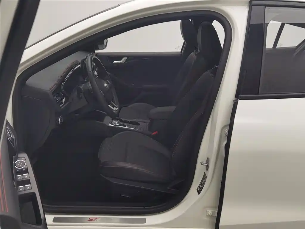 Ford Focus 2021 EcoBoost 180 AT ST Line