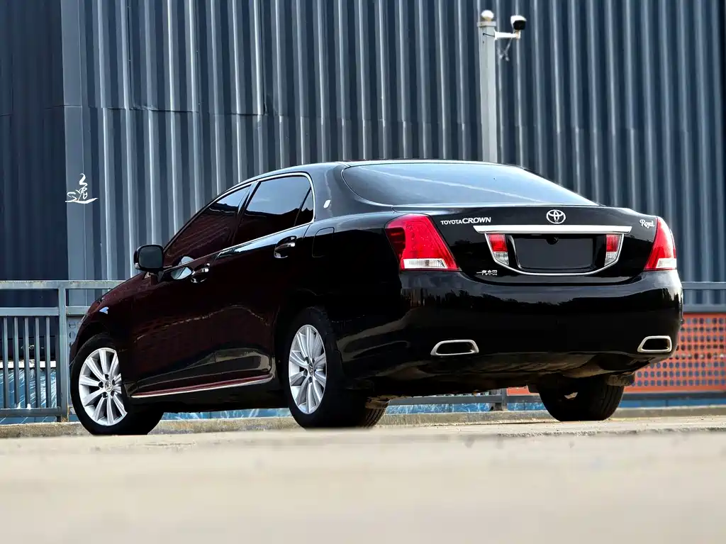 Toyota Crown — миниатюра 4