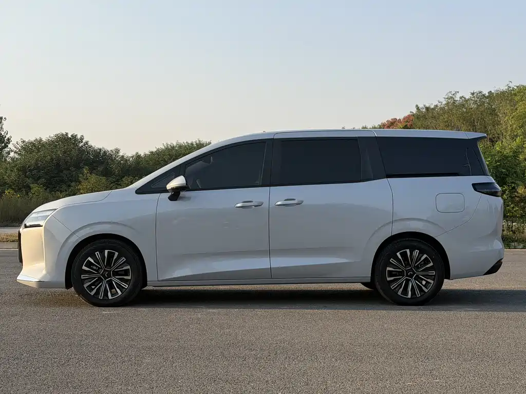 Wuling Xingguang 730 New Energy — миниатюра 4