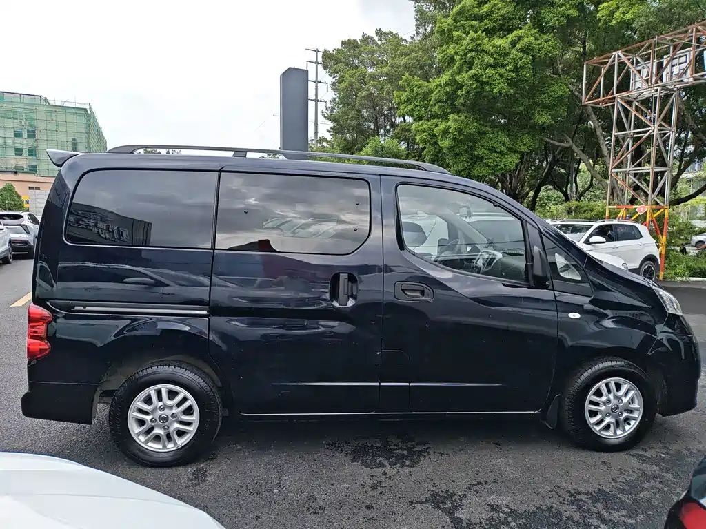 Nissan NV200 — миниатюра 8