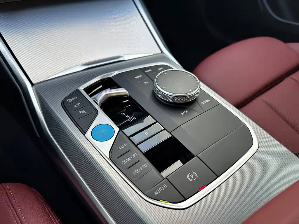 BMW i4 — миниатюра 10