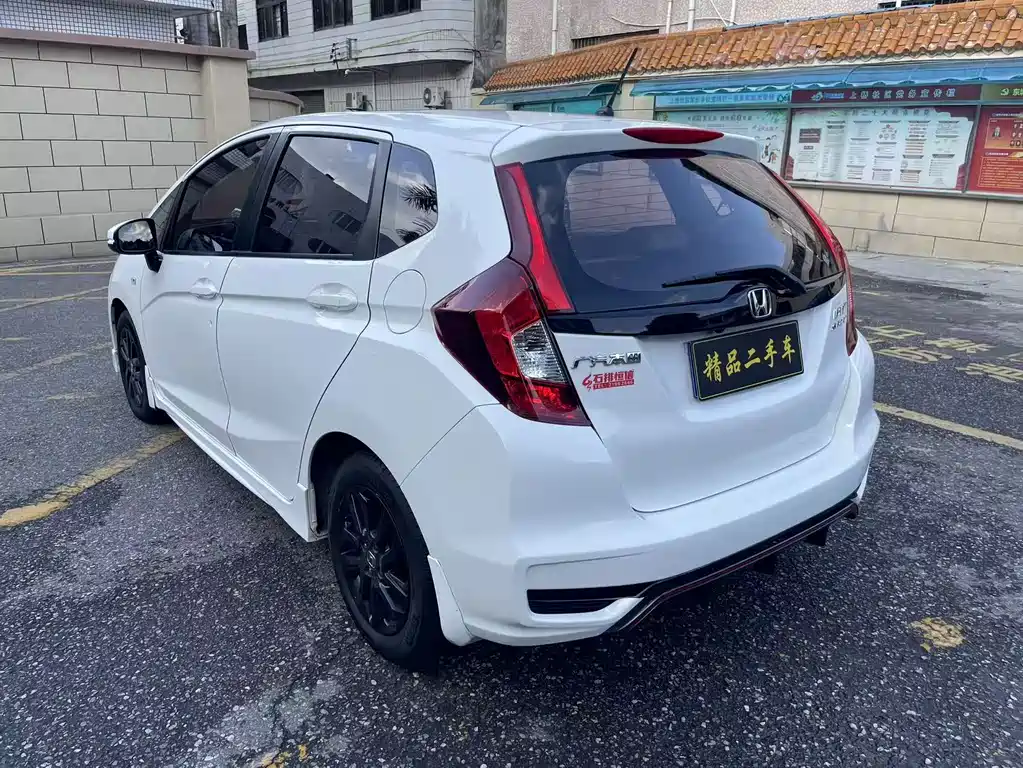 Honda Fit — миниатюра 7