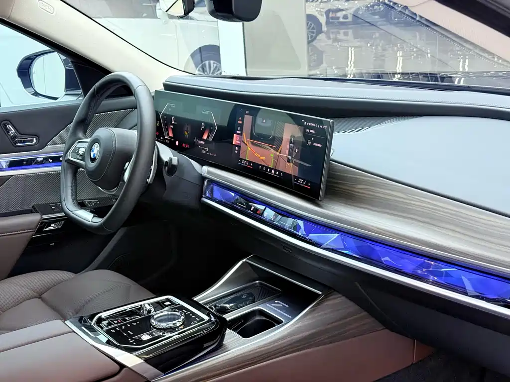BMW 7 Series — миниатюра 6