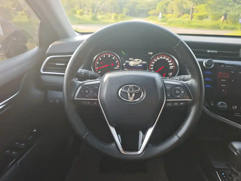 Toyota Camry — миниатюра 17