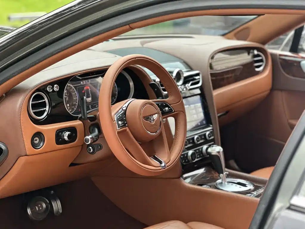 Bentley Flying Spur 2010 6.0T мест