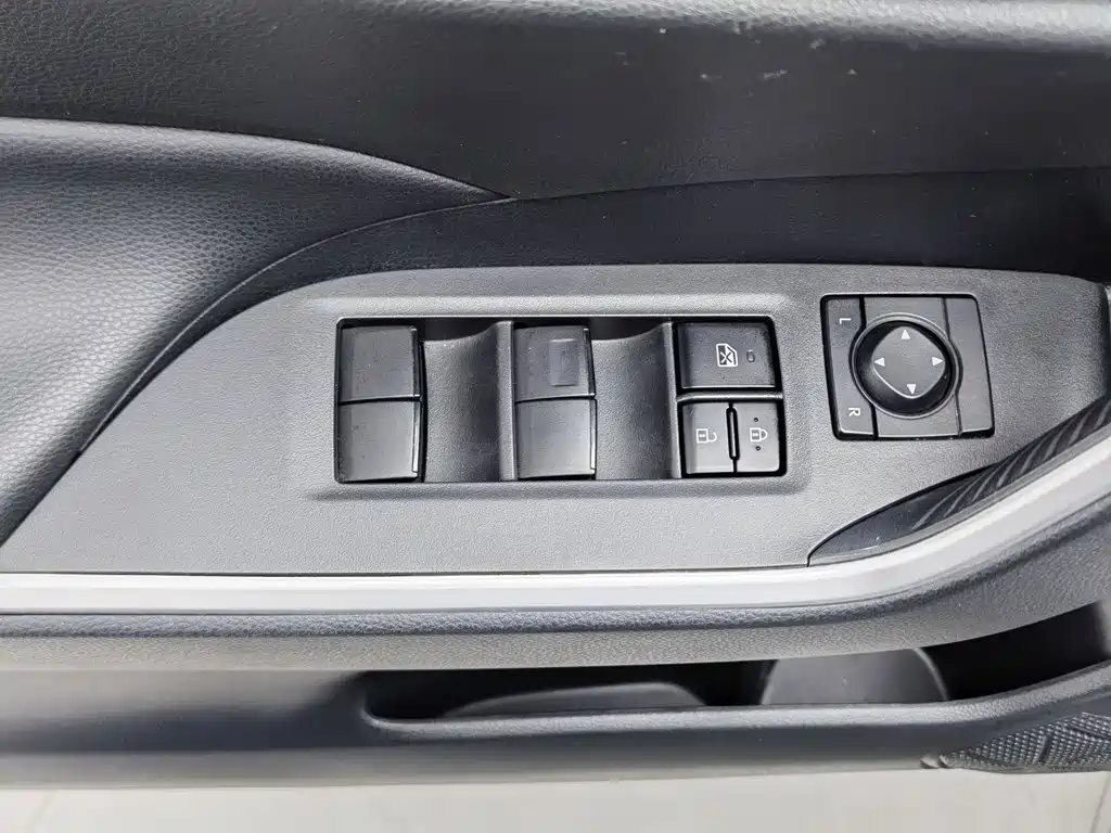 Toyota RAV4 — миниатюра 9