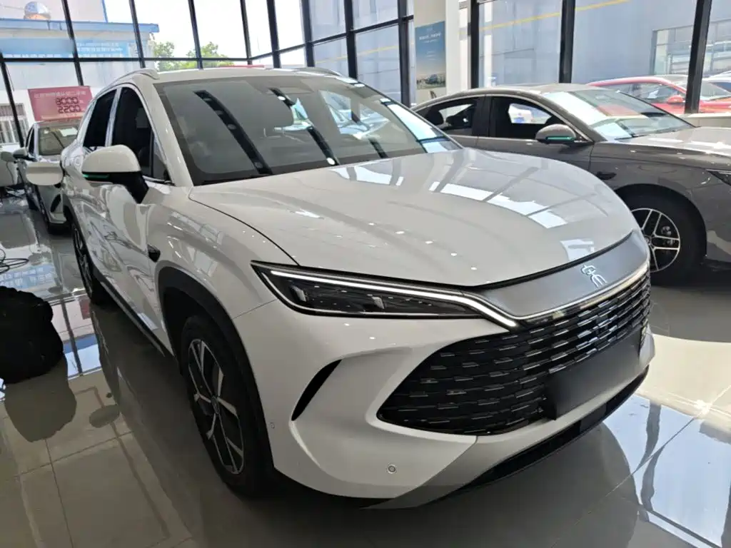 Заказать BYD L DM-i 2026 года за 2 667 819 ₽  из Китая