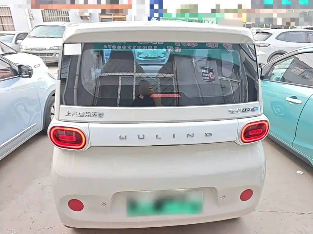 Wuling MINIEV — миниатюра 6