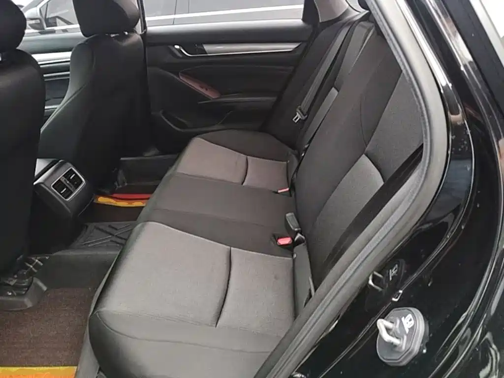 Honda Accord — миниатюра 17