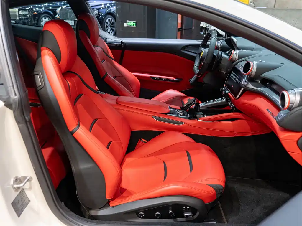 Ferrari GTC4Lusso — миниатюра 21