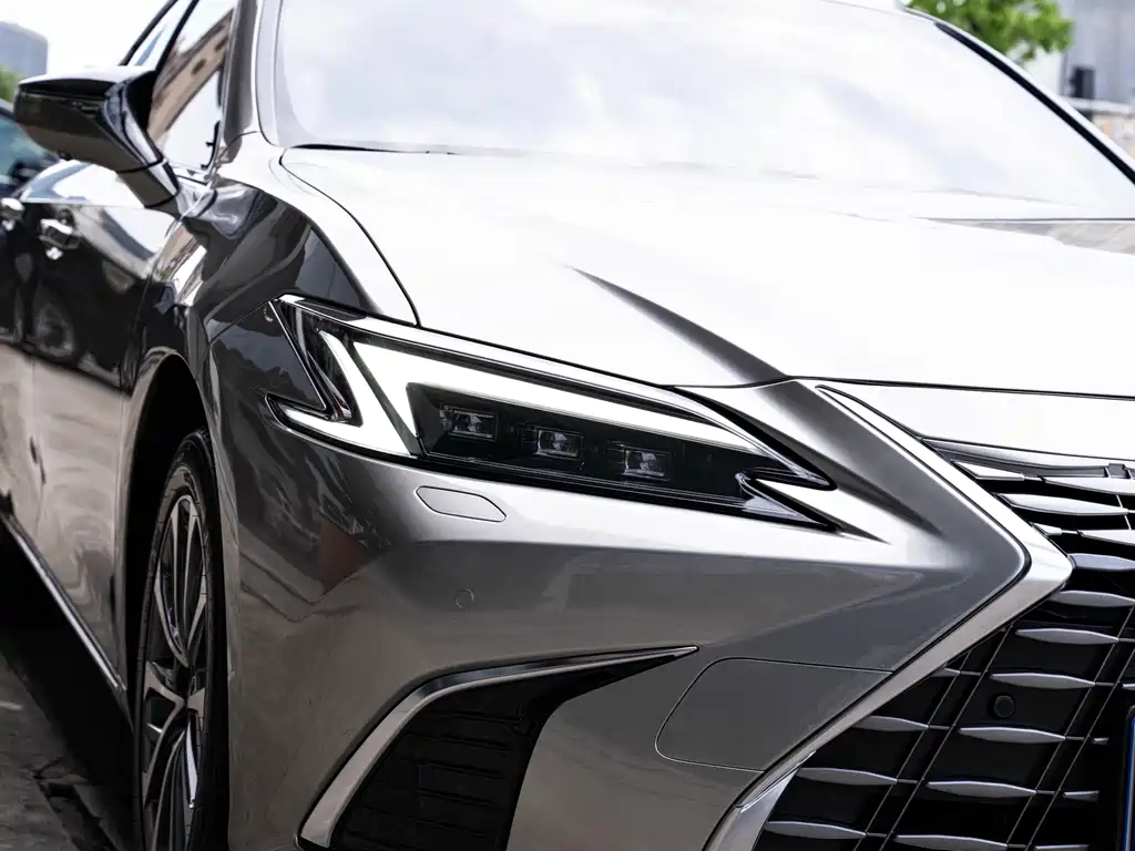 Lexus ES 2025 300h Premium