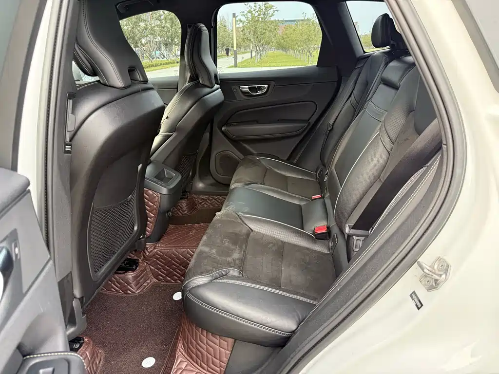 Volvo XC60 — миниатюра 11