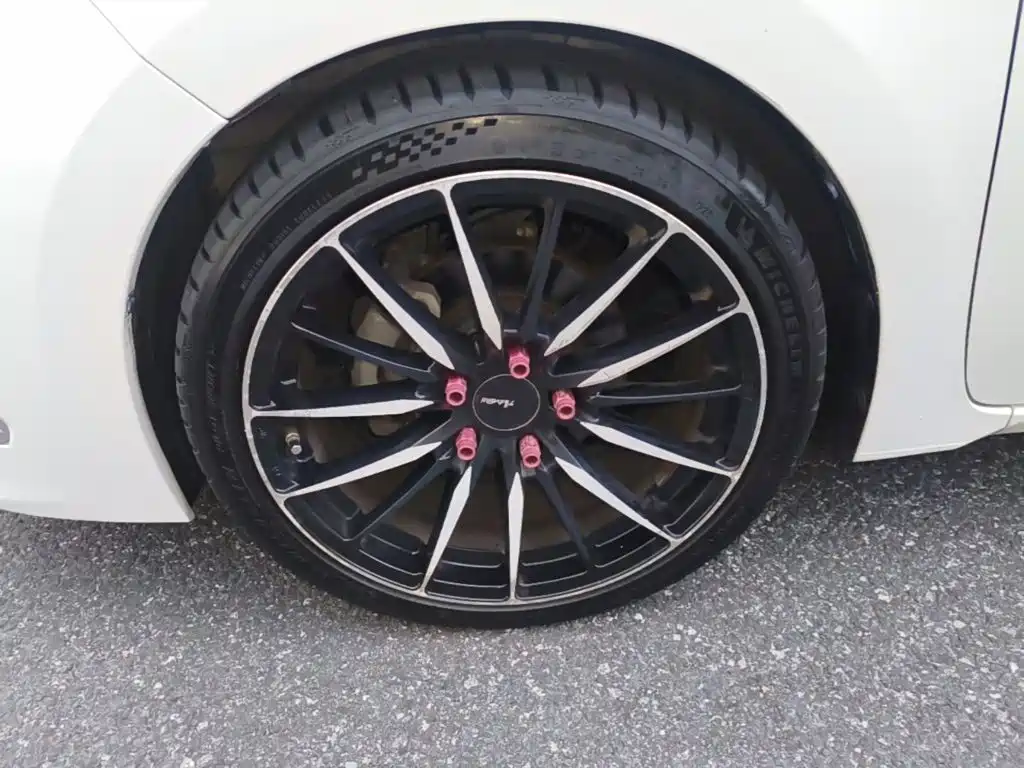 Toyota Corolla Hybrid — миниатюра 23