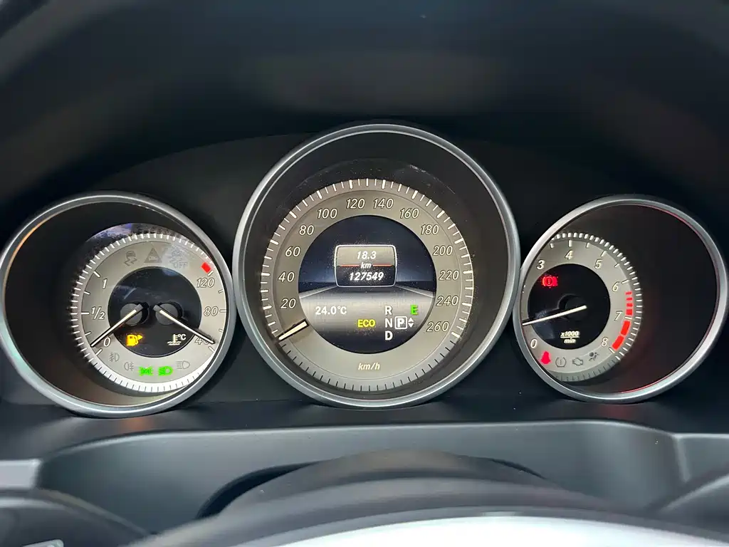 Mercedes-Benz E-Class (Import) — миниатюра 30