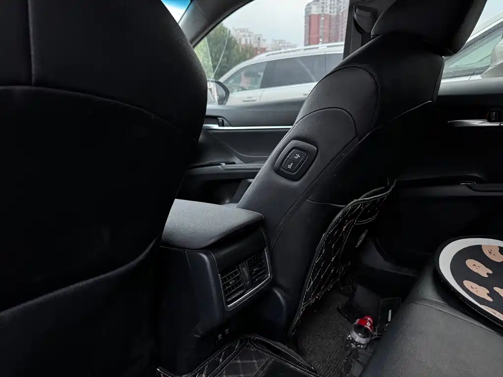 Toyota Camry — миниатюра 10