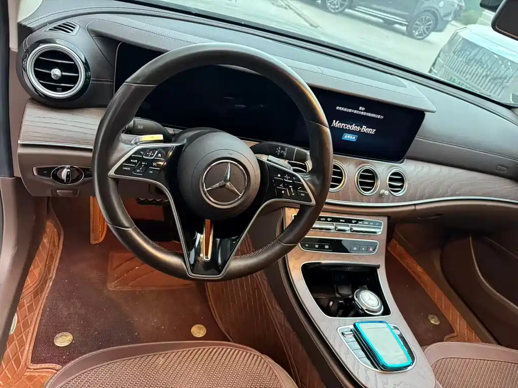 Mercedes-Benz E-Class — миниатюра 5
