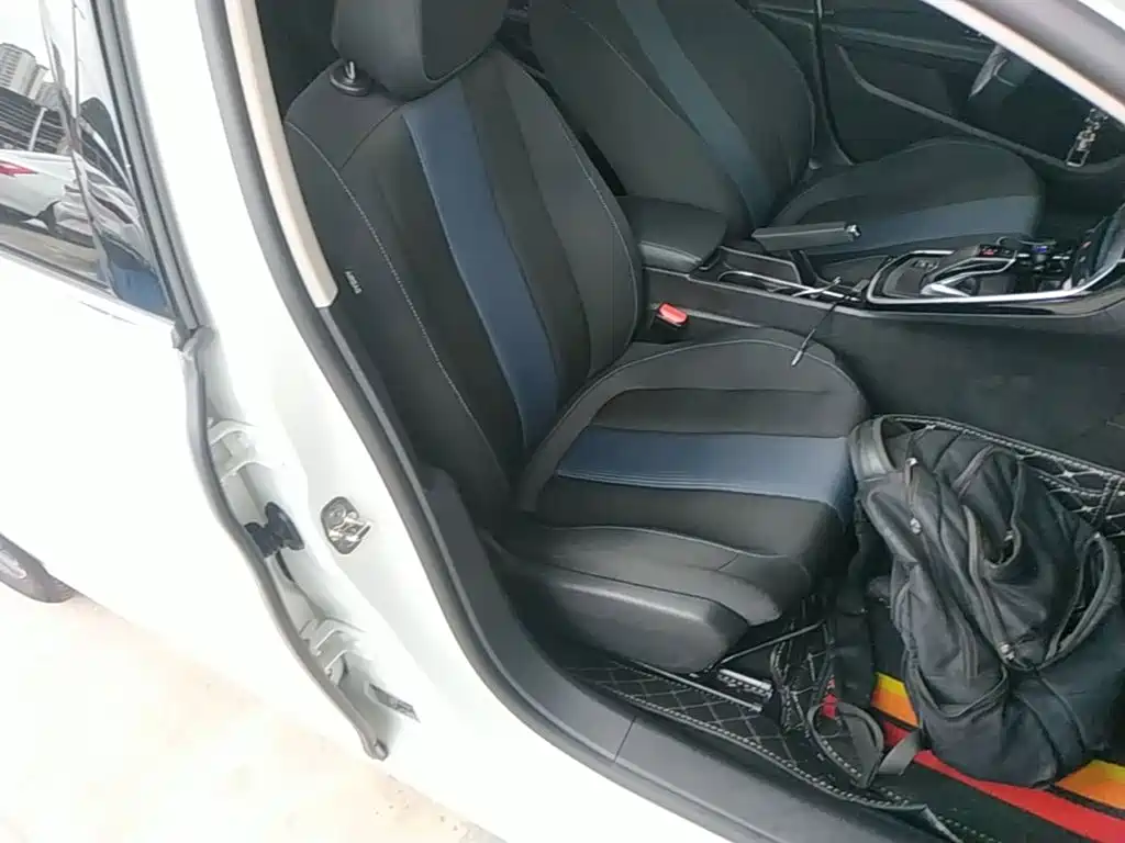 Peugeot 308 — миниатюра 25