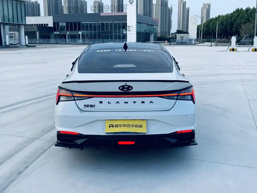 Hyundai Elantra 2022 1.5L CVT LUX Luxury