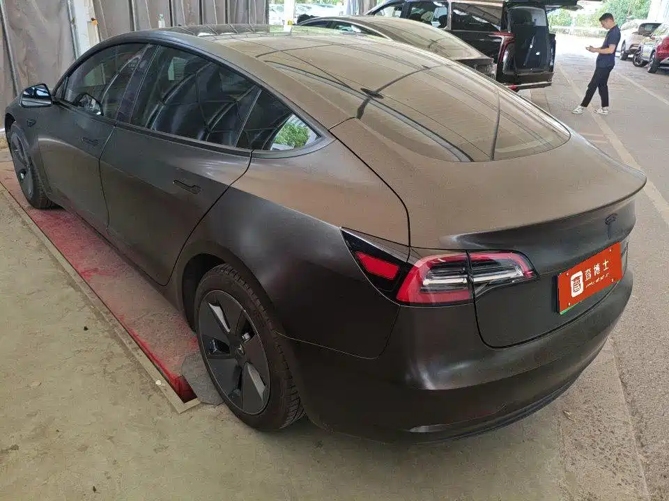 Tesla Model 3 — миниатюра 3