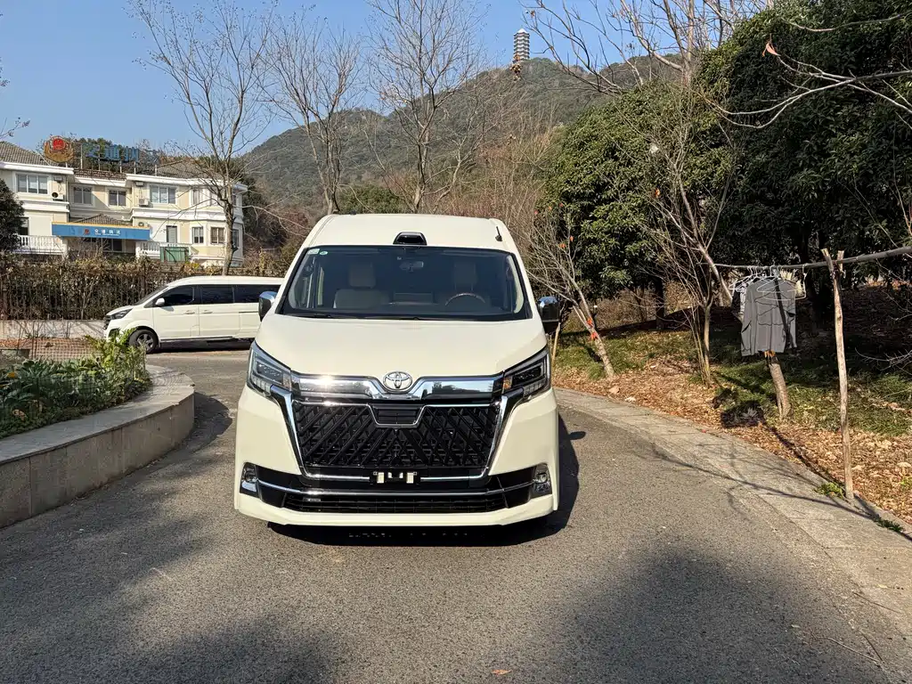 Toyota Hiace 2024
