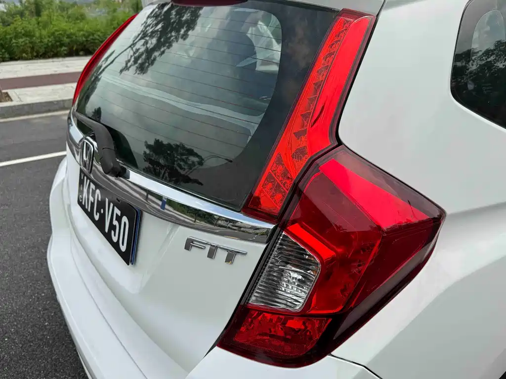 Honda Fit — миниатюра 10