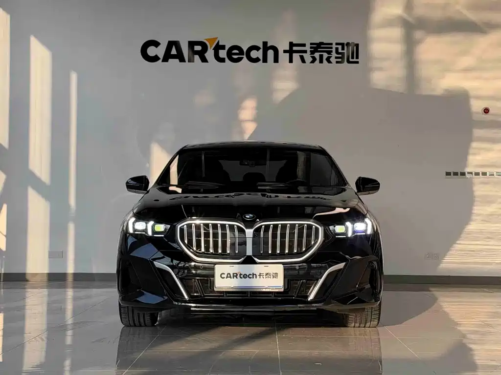 BMW 5 Series — миниатюра 2