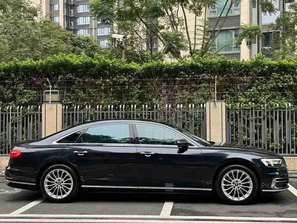 AUDI A8