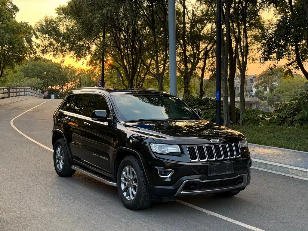 Jeep Grand Cherokee (Import) — миниатюра 4