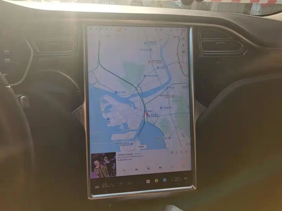 Tesla Model S — миниатюра 13