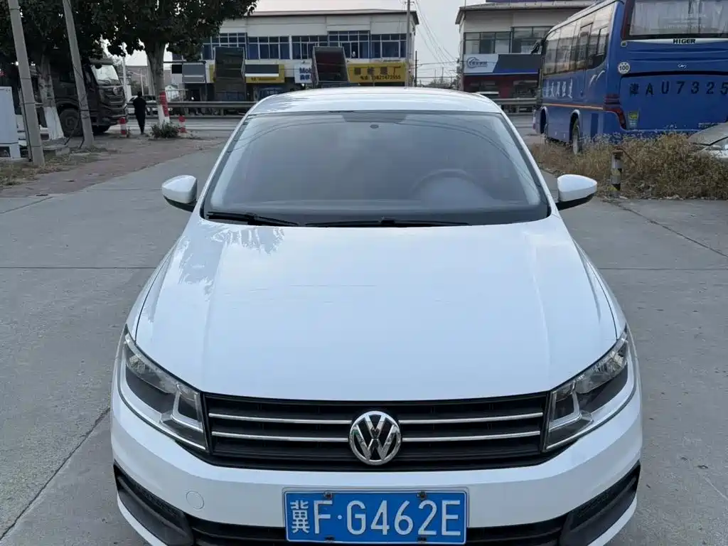 Volkswagen Santana — миниатюра 2