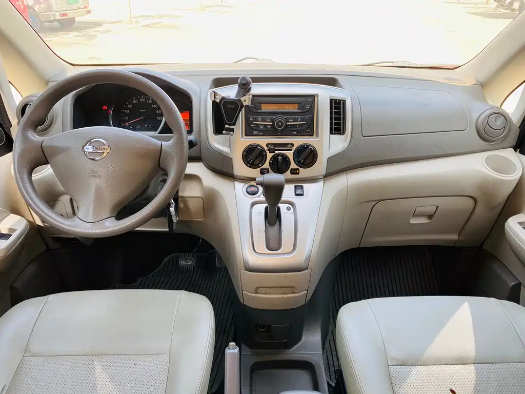 NISSAN NV200