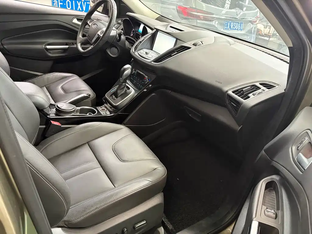 Ford Kuga — миниатюра 7