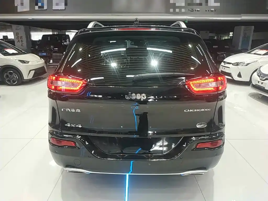 Jeep Cherokee — миниатюра 6