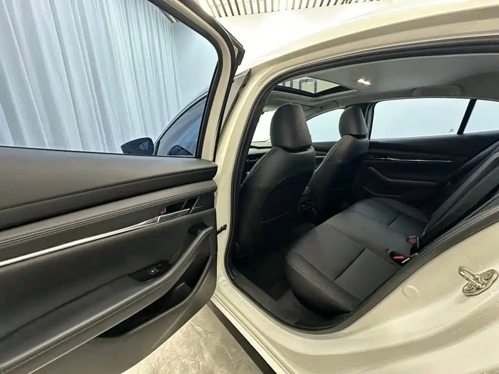 Mazda 3 Axela — миниатюра 7