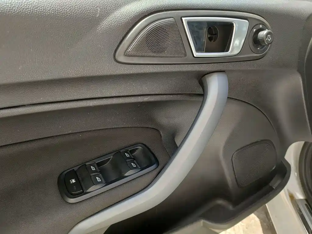 Ford Fiesta — миниатюра 9